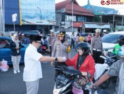 Kolaborasi BPC HIPMI Payakumbuh Polres dan Pemko Payakumbuh Bagikan 10000 Takjil