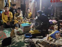 Menjelang Sahur, Bupati Safaruddin Dt.Bandaro Rajo dan Calon DPRD Terpilih, Berhujan-Hujan Lihat Warga Dhuafa