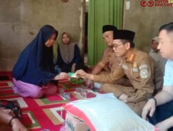 Bupati Safaruddin Serahkan Bantuan Untuk Korban Tanah Longsor