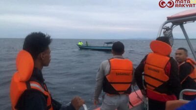 Bakamla RI Evakuasi Long Boat Mati Mesin di Perairan Kota Tual/Humas Bakamla RI