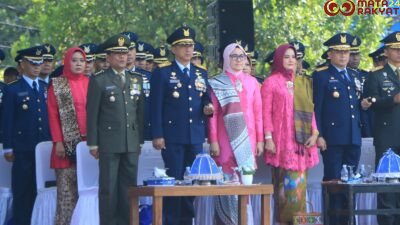 Danlanud Sultan Hasanuddin Didampingi Ketua PIA Ardhya Garini Cabang 7/D ll Hadiri Upacara HUT Ke-79 TNI/Pen Hnd