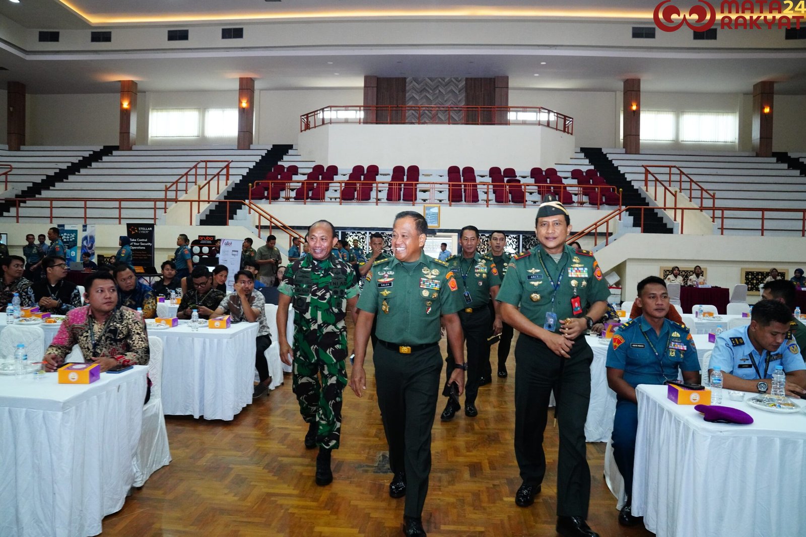 Irjen TNI Buka Perlombaan Cyber Strike dan Cyber Awareness Forum/Puspen TNI