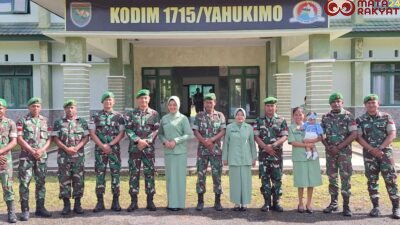 Dandim 1715/Yahukimo Selenggarakan Upacara Kenaikan Pangkat Anggota Kodim 1715/Yahukimo