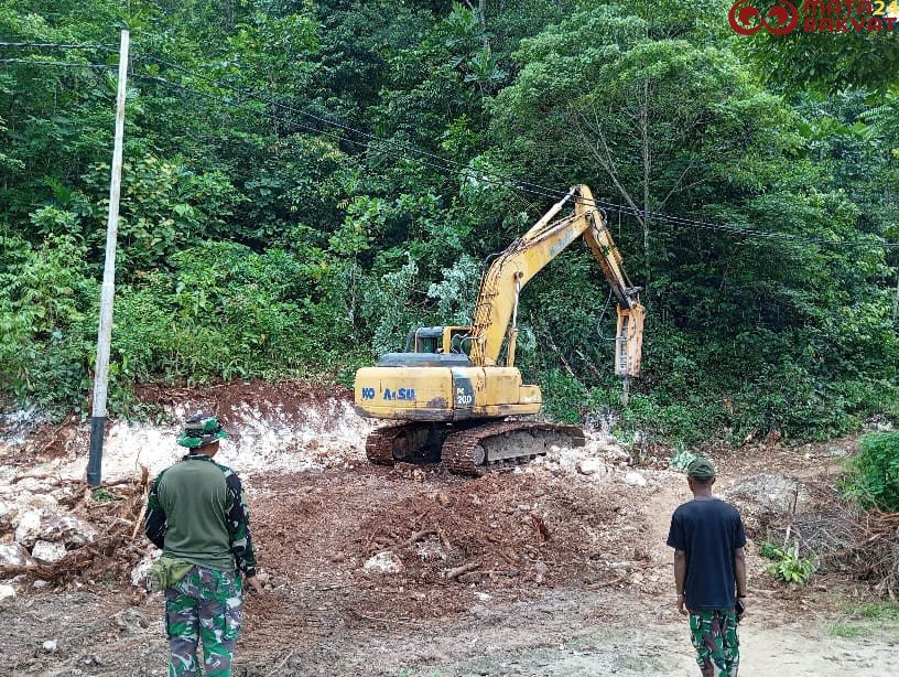 Tembus Medan Terjal Satgas TMMD Ke-122 Kodim 1805/Raja Ampat Coba Selesaikan Pekerjaan Jalan /Pen Kodim 1805/Raja Ampat