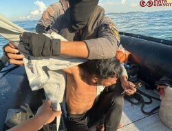 Bakamla RI Evakuasi 3 Nelayan Yang Tenggelam di Perairan Batam