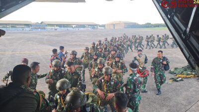 Danlanud Sultan Hasanuddin Bersama Pangdivif 3 Kostrad Tinjau Latihan Terjun Taktis Siswa Paradasar Brigif Para Raider 3/Tri Budi Sakti/Pen Hnd