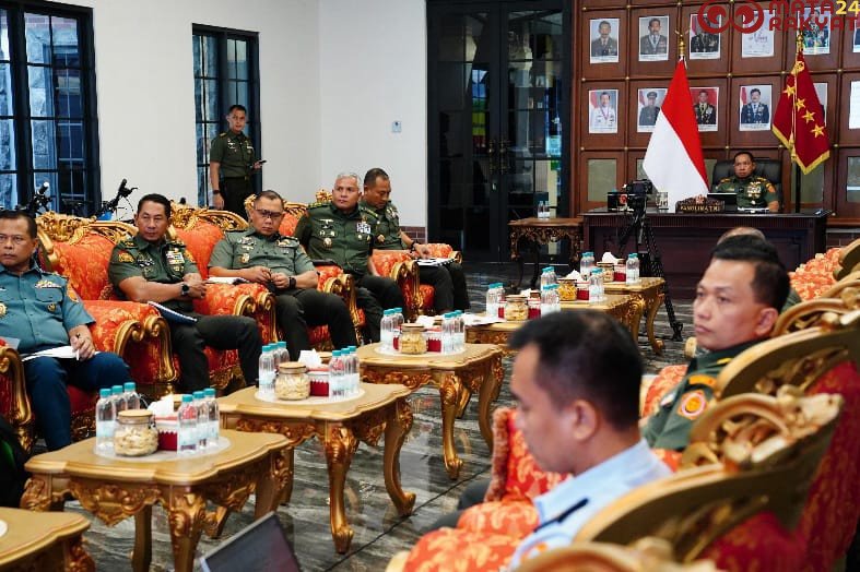 Panglima TNI Ikuti Rapat Virtual Bersama Presiden RI Bahas Pengendalian Inflasi dan Kebijakan Upah Minimum Tahun 2025/Puspen TNI