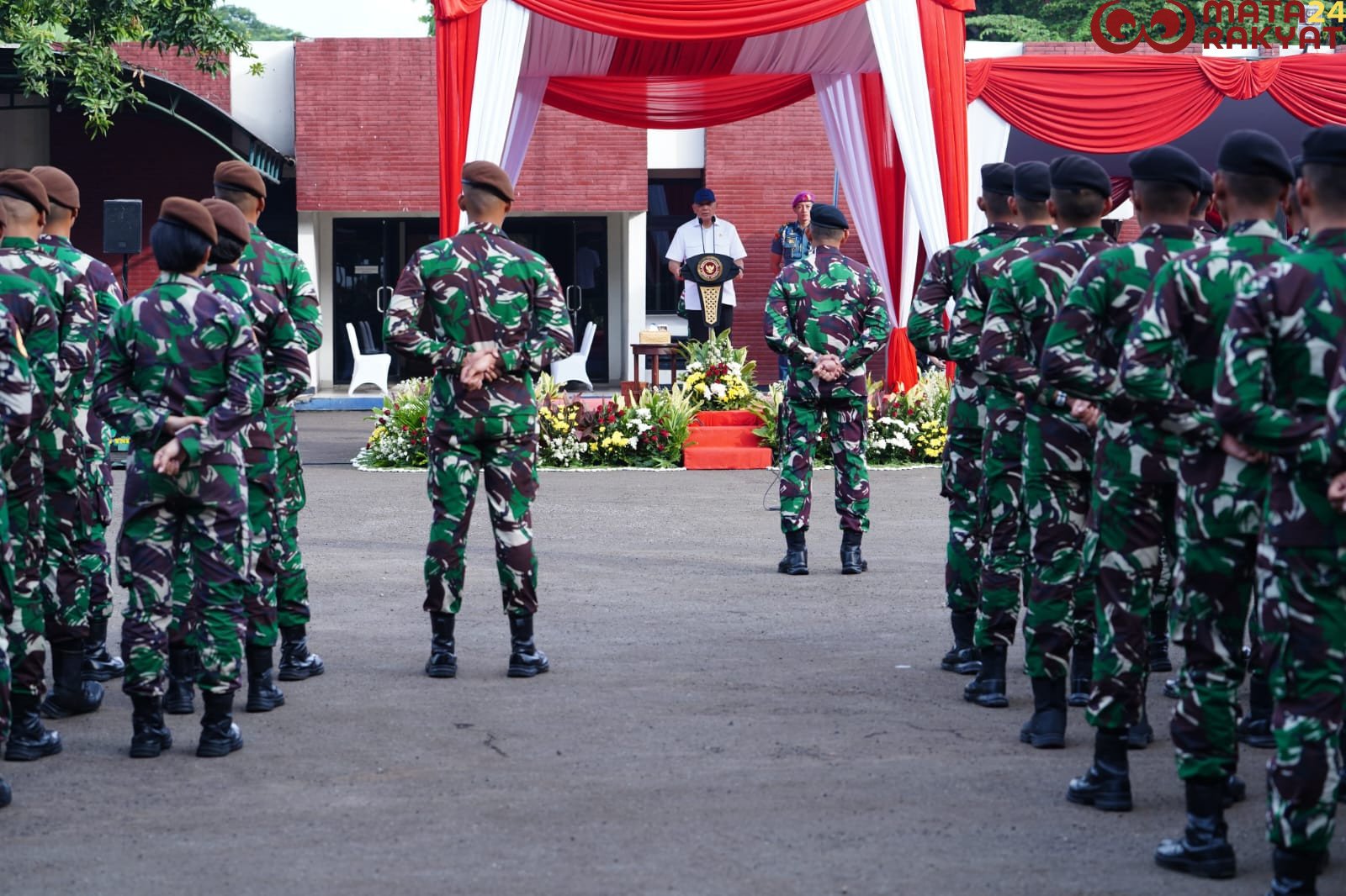 Panglima TNI Dampingi Menhan RI Lepas Keberangkatan Defile TNI AD Ke India/Puspen TNI