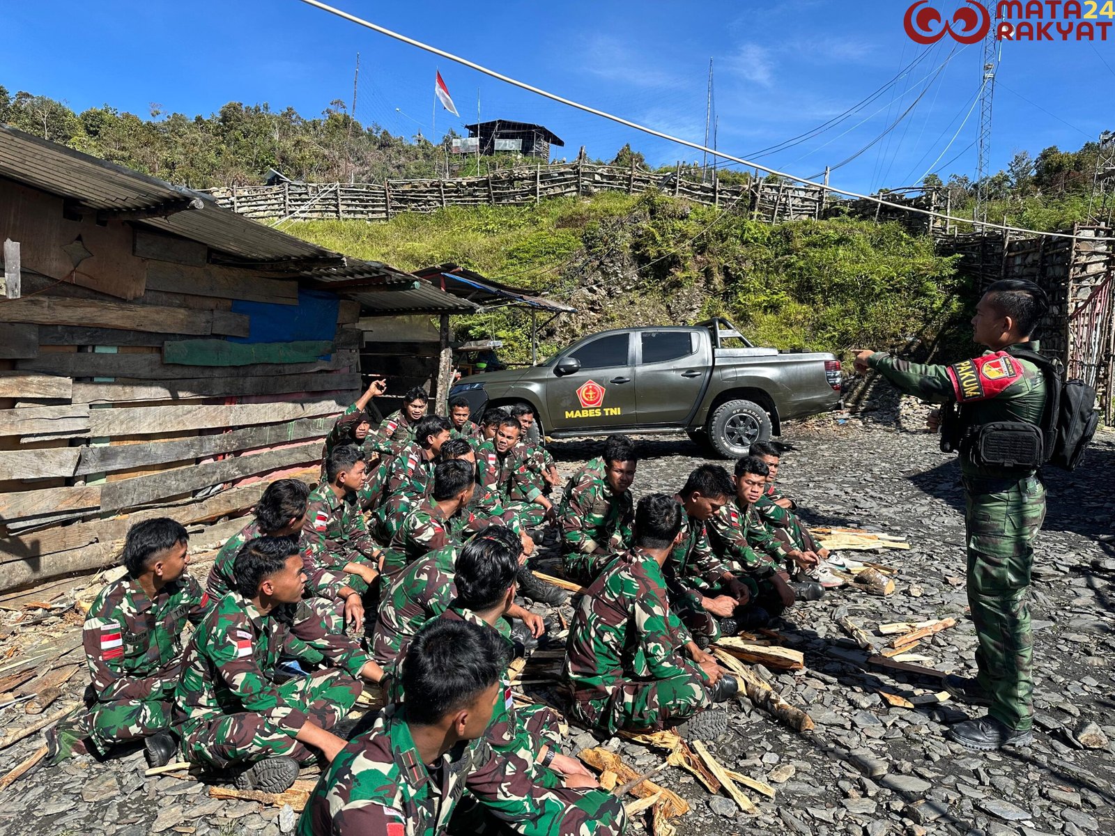 Tekankan ROE dan Aturan Hukum, Pakum Satgas Yonif 715/Mtl Laksanakan Luhkum ke Seluruh Pos Satgas/Puspen TNI