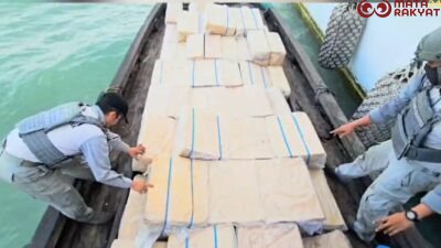 Bakamla RI Tangkap Kapal Kayu Bermuatan Rokok Ilegal 200 Ball di Perairan Tembilahan/Humas Bakamla RI