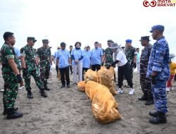 Personel Lanud Sultan Hasanuddin Mengikuti Kegiatan Hari Peduli Sampah Nasional Tahun 2025 Di Kabupaten Bulukumba