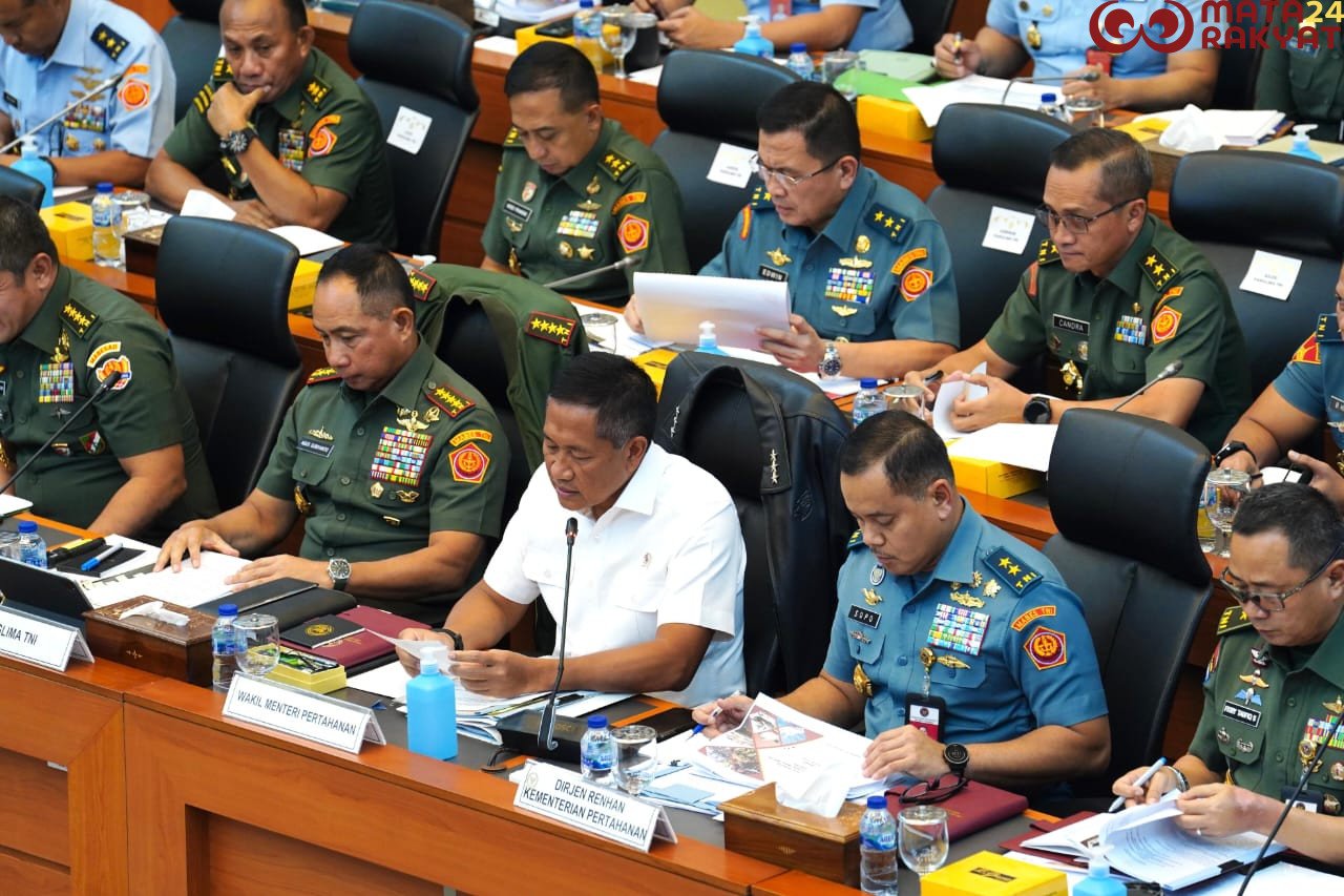 Panglima TNI Dampingi Wamenhan RI Ikuti Rapat Kerja dengan Komisi I DPR RI/Puspen TNI