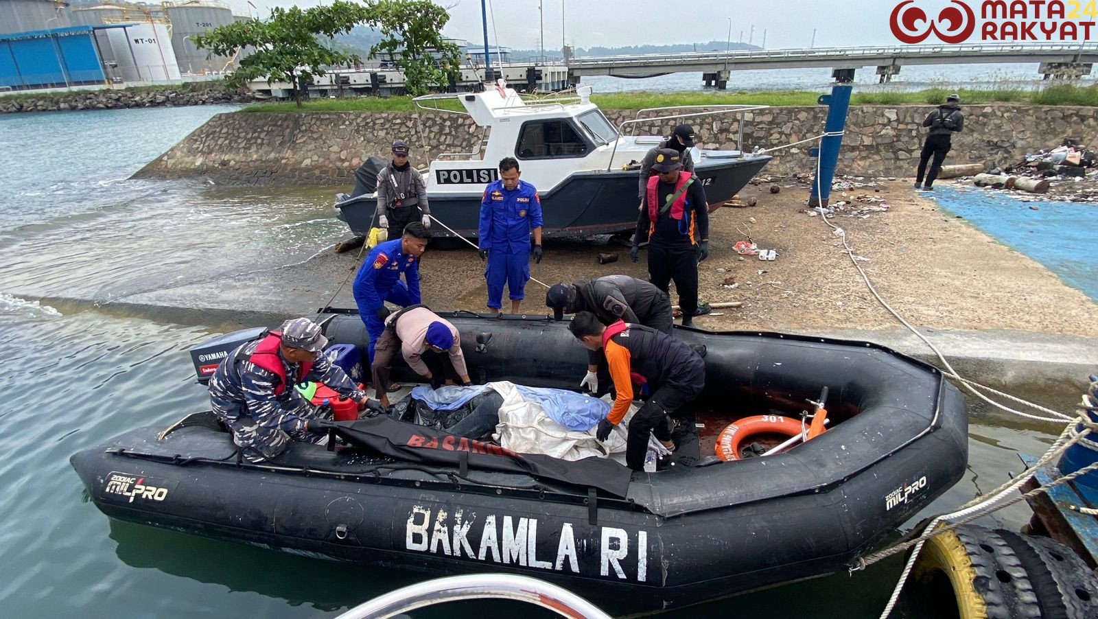 Bakamla RI Evakuasi Jenazah yang Mengapung di Perairan Cilegon/Humas Bakamla RI