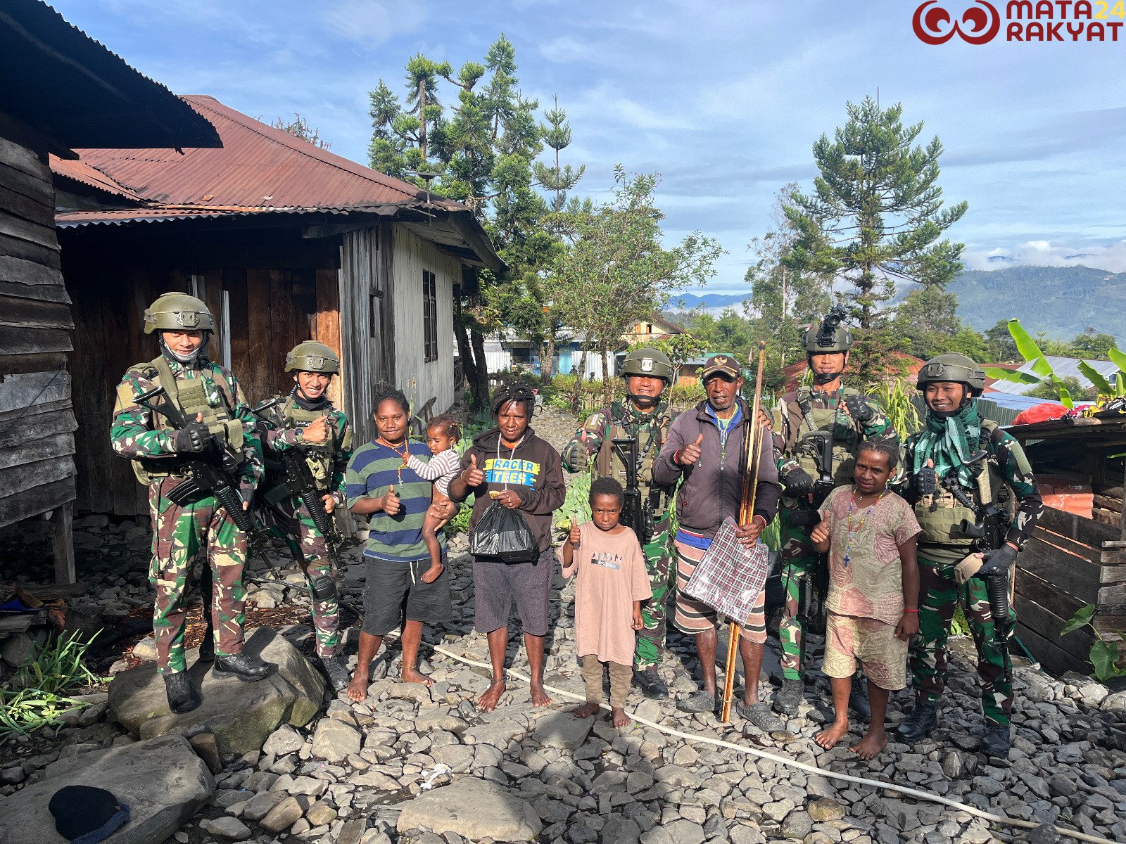 Mempererat Hubungan Dengan Masyarakat, Satgas Yonif 112/DJ Laksanakan Anjangsana di Kampung 55, Pruleme/Pen Satgas Yonif 112/DJ