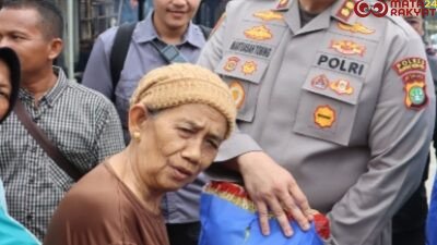 Bakti Sosial Ramadhan Berkah Kapolres Bagikan Sembako di Muara Angke/Polres Pelabuhan Priok