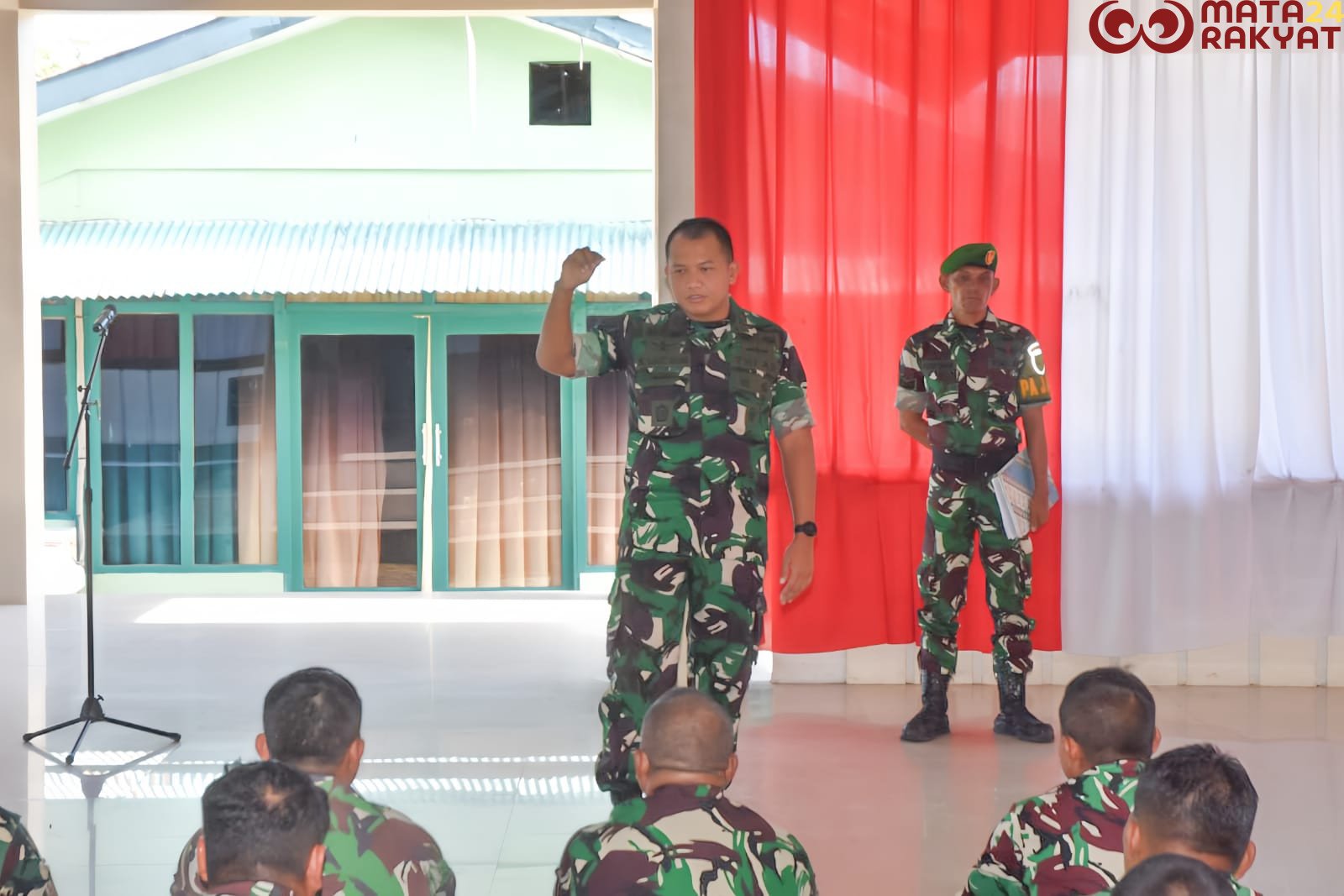 Dandim 1710/Mimika Berikan Pengarahan Kepada Anggota Staf Kodim/Puspen TNI