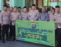 Sambut Ramadhan, Polres Pelabuhan Tanjung Priok, Bersihkan Masjid dan Tebar Kebaikan