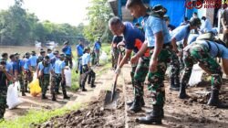 Personel TNI AU Wilayah Makassar Bakti Sosial dalam rangka HUT Ke-79 TNI AU/Penkoopsud II