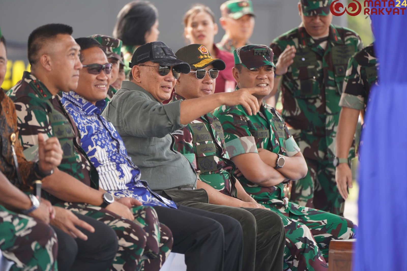Panglima TNI Bersama Menhan RI Tinjau Pasukan Defile Untuk Bastille Day Prancis/Puspen TNI