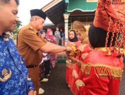 Wawako Payakumbuh Hadiri Khatam Al-Qur’an dan Wisuda Tahfidz TPQ Nurul Jannah di SDN 58, Bentuk Dukungan Sektor Pendidikan