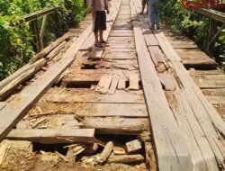 Jembatan Berlantai Kayu Sungai Panonggahan Nagari Panyubarangan, Rusak Parah Diduga Akibat Mobil Angkutan Material Melebihi kapasitas yang Sering Beroperasi Melewati Jembatan Tersebut