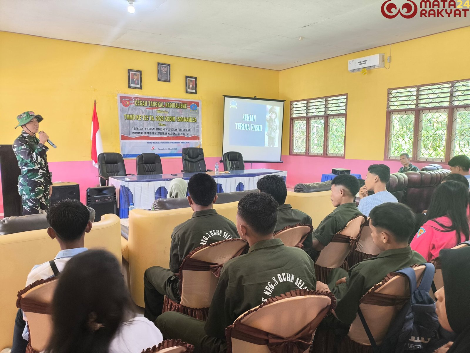 Cegah Tangkal Radikalisme, Satgas TMMD Kodim 1506/Namlea Sosialisasi di SMK N 3 Buru Selatan/Puspen TNI