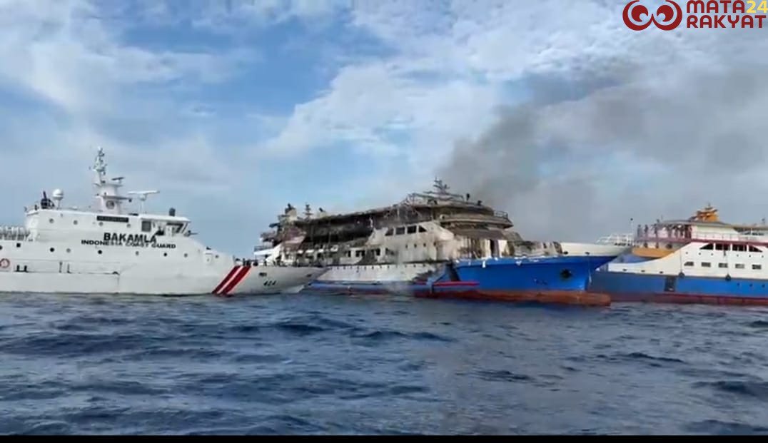 Bakamla RI Evakuasi Korban Kebakaran KMP Barcelona 5 di Perairan Talise/Puspen TNI