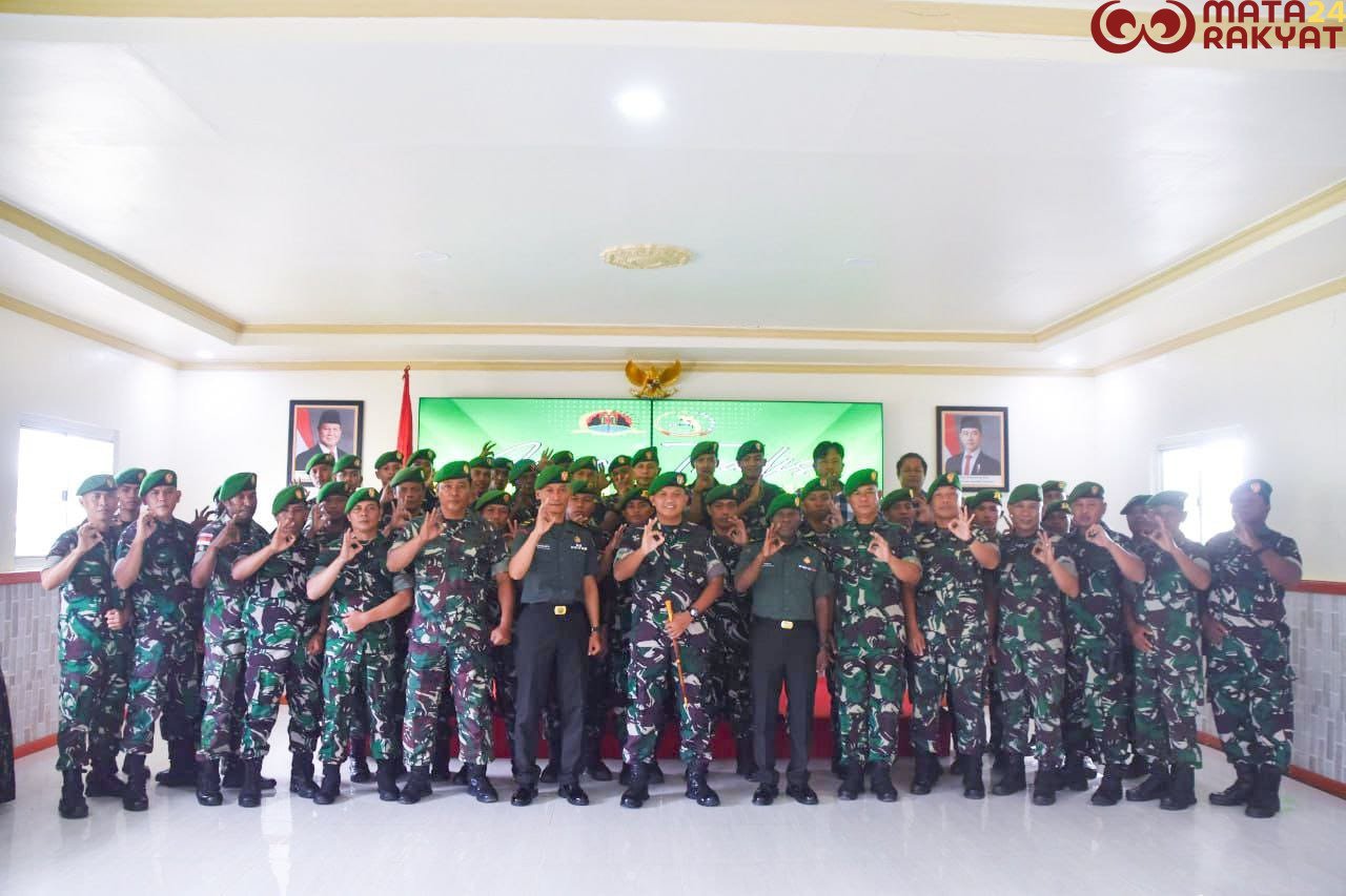 Dandim 1710/Mimika Lepas Dua Anggota Terbaiknya Untuk Melanjutkan Pengabdian Di Satuan Yang Lain/Puspen TNI