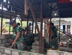 Satgas TMMD Kodim 1506/Namlea Bangun Rumah Tidak Layak Huni di Desa Leku
