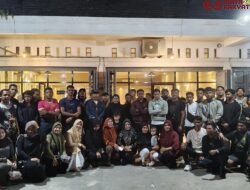 Pendayung Jalur Telabang Sakti Miyor Dubalang Hitam Disambut Hangat Tokoh Perempuan Sumbar di Sungai Tambang