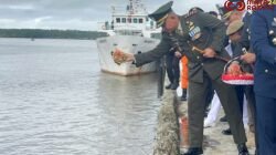 Dandim 1710/Mimika Ikuti Upacara Tabur Bunga di Pelabuhan Poumako Dalam Rangka Memperingati HUT Ke-80 Kemerdekaan RI/Puspen TNI