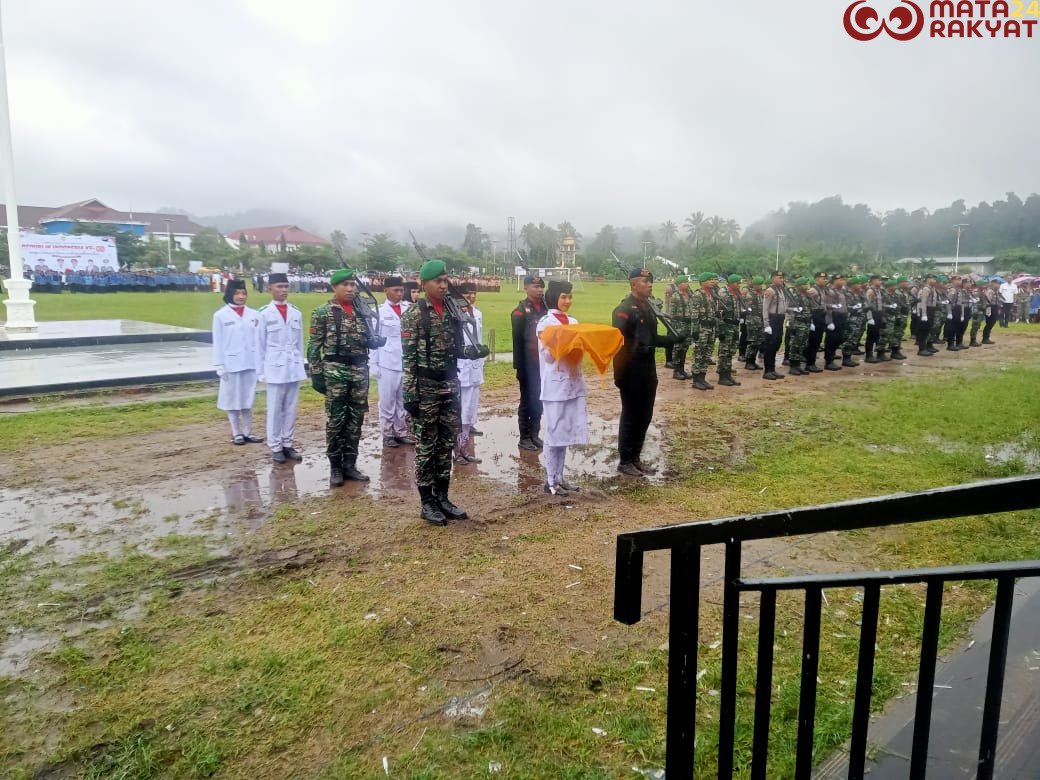 Satgas TMMD Kodim 1506/Namlea Ikuti Upacara HUT Ke-80 Kemerdekaan RI di Alun-Alun Kota Buru Selatan/Puspen TNI