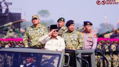 Panglima TNI Dampingi Presiden RI Prabowo Subianto Pada Upacara Gelar Pasukan Operasional dan Kehormatan Militer/Puspen TNI