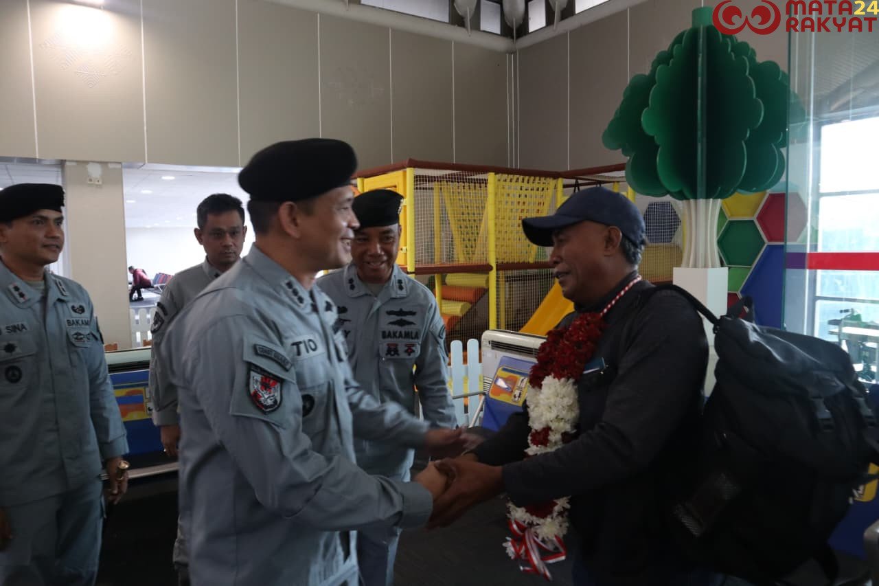 Bakamla RI Pulangkan Nelayan Bitung yang Hanyut 12 Hari di Laut Filipina/Humas Bakamla RI