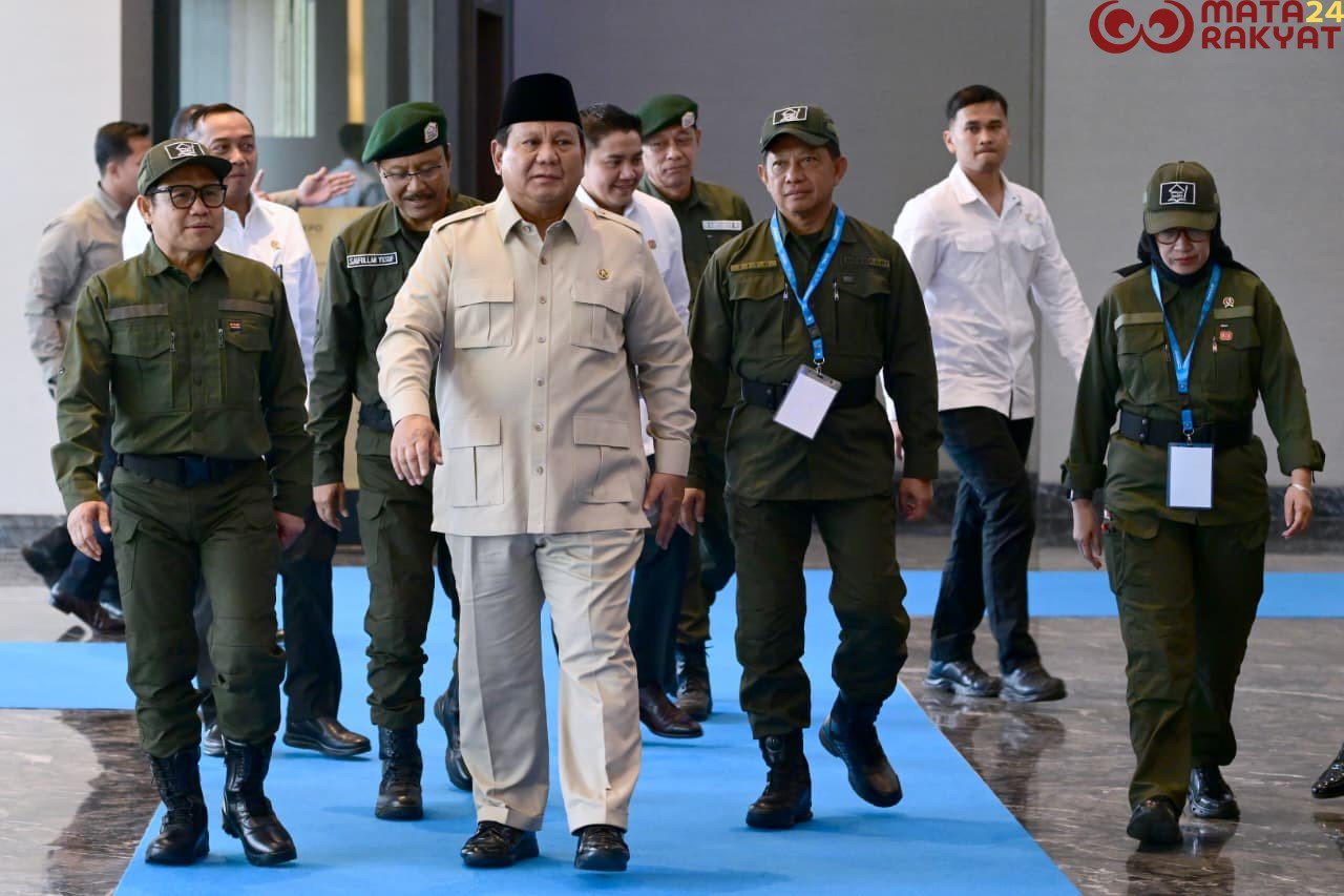 Panglima TNI Dampingi Presiden RI Beri Pembekalan Kepala Sekolah dan Guru Sekolah Rakyat/BPMI Setpres