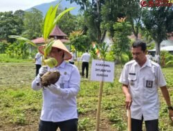 Penanaman Bibit Kelapa, Kakanwil Ditjenpas Sumbar Wujudkan Lumbung Pangan di Pasaman Barat