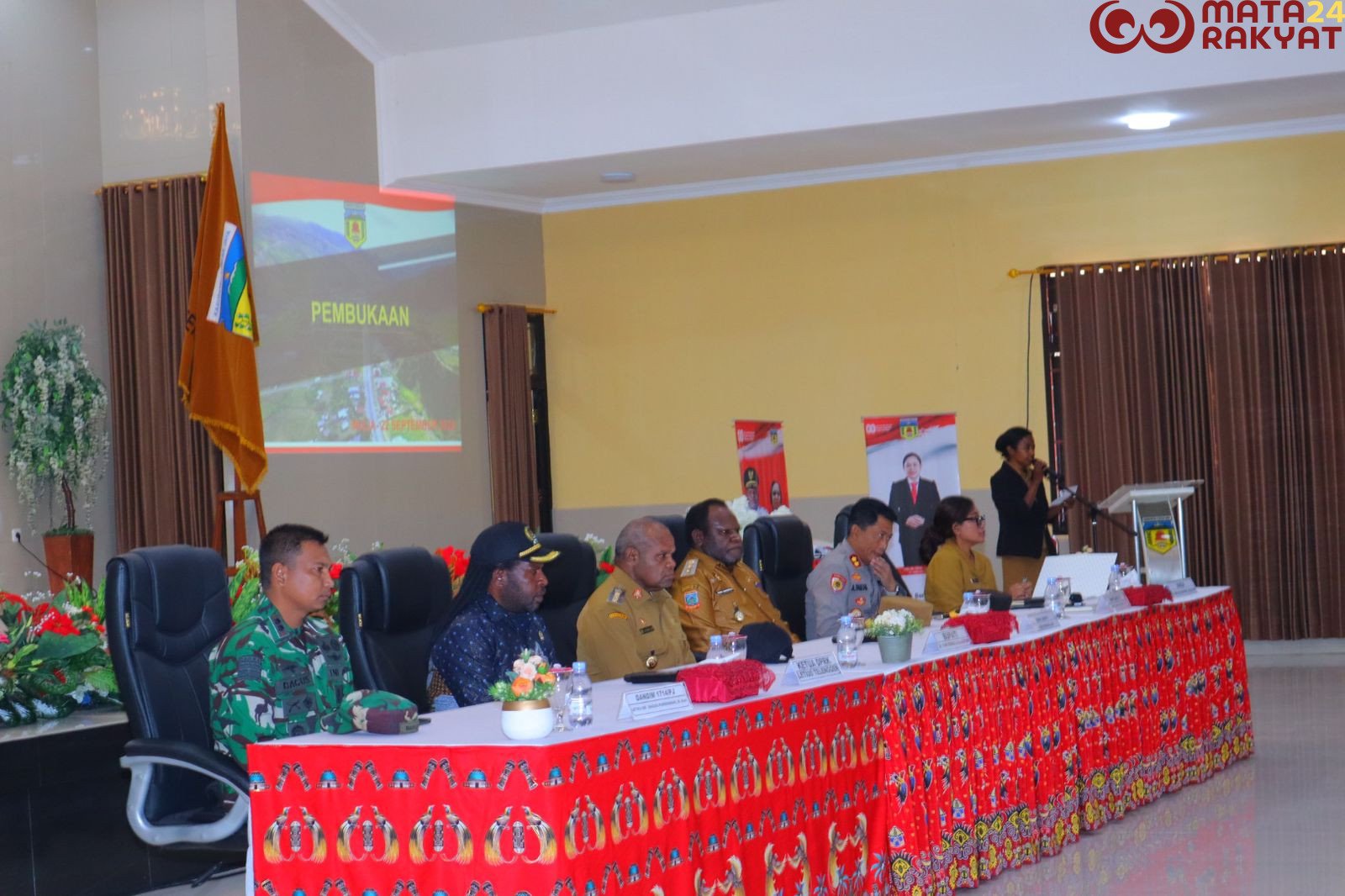 Rapat Persiapan Kunjungan Kerja Gubernur dan Wakil Gubernur di Kabupaten Puncak Jaya/Puspen TNI