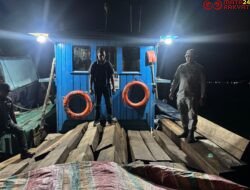 Bakamla RI dan Kemenhut Amankan Kayu Olahan Ilegal di Batam