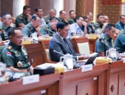Panglima TNI dan Menhan RI Hadiri Raker dengan Komisi I DPR RI Bahas Penyesuaian Anggaran 2026