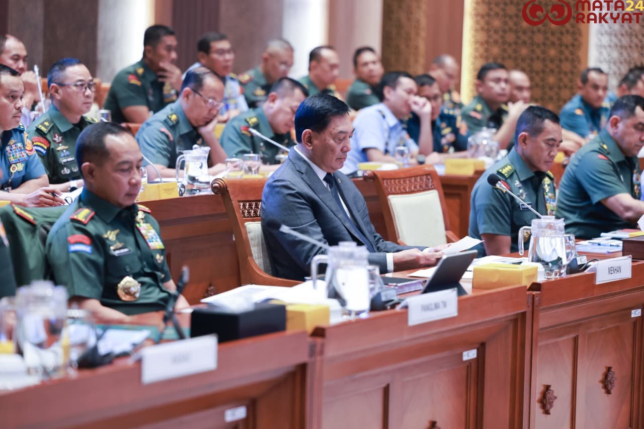 Panglima TNI dan Menhan RI Hadiri Raker dengan Komisi I DPR RI Bahas Penyesuaian Anggaran 2026/Puspen TNI