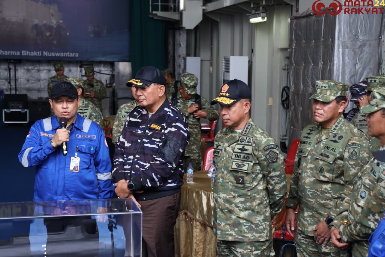 Panglima TNI Dampingi Menhan RI Saksikan Uji Penembakan Torpedo Kapal Selam Otonom Buatan Anak Bangsa/Puspen TNI