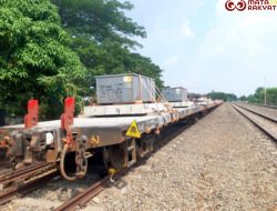 KAI Logistik Perkuat Dukungan Terhadap Proyek Infrastruktur Perkeretaapian Melalui Pengiriman Wesel Bantalan Beton