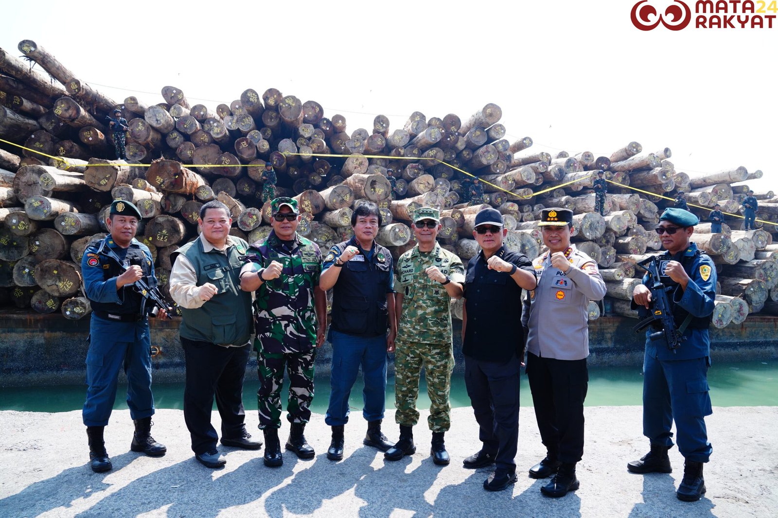 Kasum TNI Tinjau Keberhasilan Satgas PKH Amankan Ribuan Kubik Kayu Ilegal/Puspen TNI