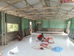 Satgas TMMD 126 Lanjutkan Pengecatan dan Pemasangan Keramik Gereja Advent