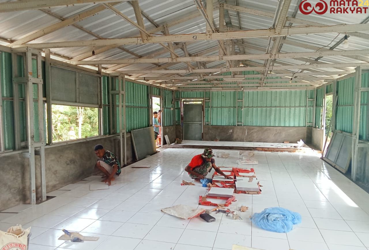 Satgas TMMD 126 Lanjutkan Pengecatan dan Pemasangan Keramik Gereja Advent/Puspen TNI