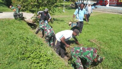 Satgas TMMD ke-126 Ajak Warga Kampung Mega Tingkatkan Kepedulian terhadap Kebersihan Lingkungan/Puspen TNI