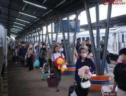 Momen Kebersamaan di Libur Akhir Tahun, KAI Divre III Palembang Ajak Masyarakat Pesan Tiket Rombongan Lebih Awal