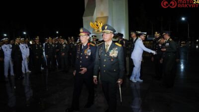 Panglima TNI Hadiri Upacara Ziarah Nasional Peringatan Hari Pahlawan 2025 di TMPNU Kalibata/Puspen TNI