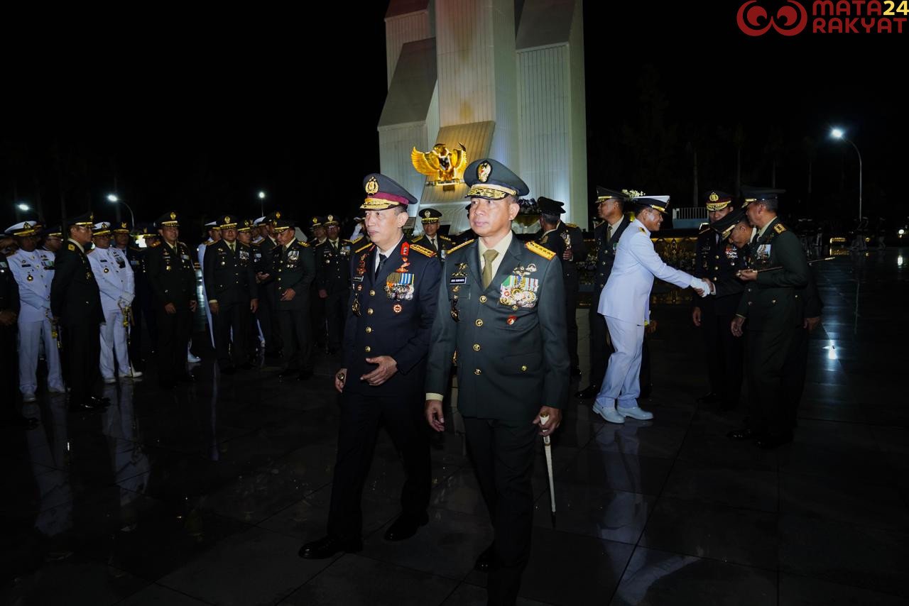 Panglima TNI Hadiri Upacara Ziarah Nasional Peringatan Hari Pahlawan 2025 di TMPNU Kalibata/Puspen TNI