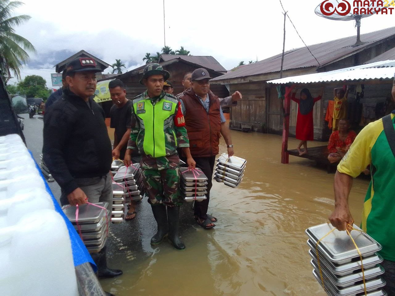Prajurit Kodam IM Sigap Selamatkan Warga Aceh dari Banjir dan Longsor/Puspen TNI